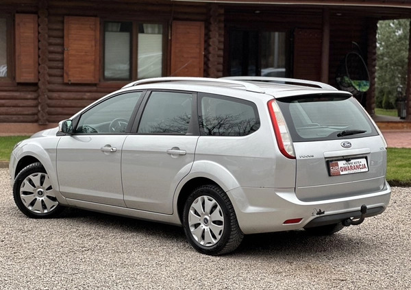 Ford Focus cena 16900 przebieg: 194000, rok produkcji 2010 z Ożarów małe 254